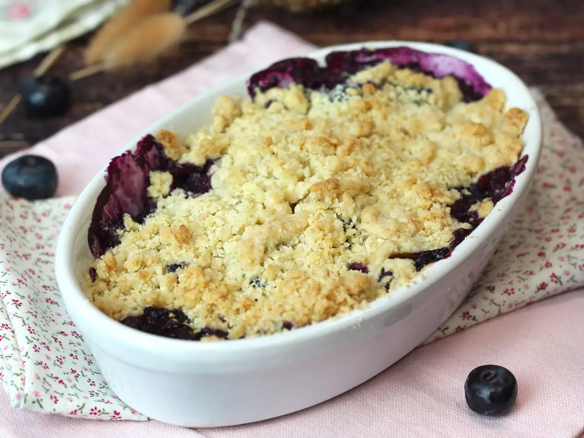 Blueberry almond crumble: keemasan di bagian atas, berair di bagian dalam - foto 3