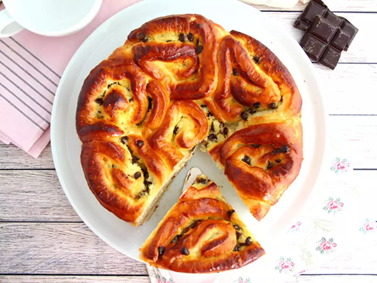 Brioche Cina, diisi dengan puding dan keping cokelat - foto 4