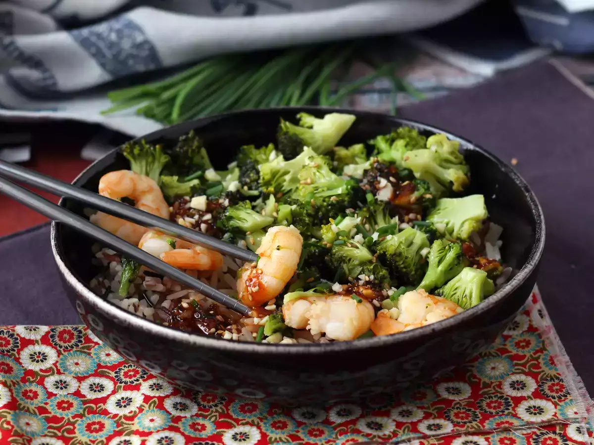 Brokoli dan udang dalam saus Korea yang pedas - hidangan sederhana, seimbang, dan pedas - foto 3