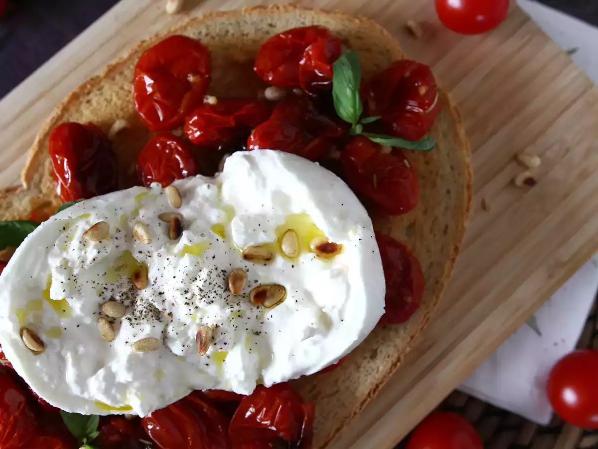 Bruschetta Tomat Panggang dan Burrata - foto 2