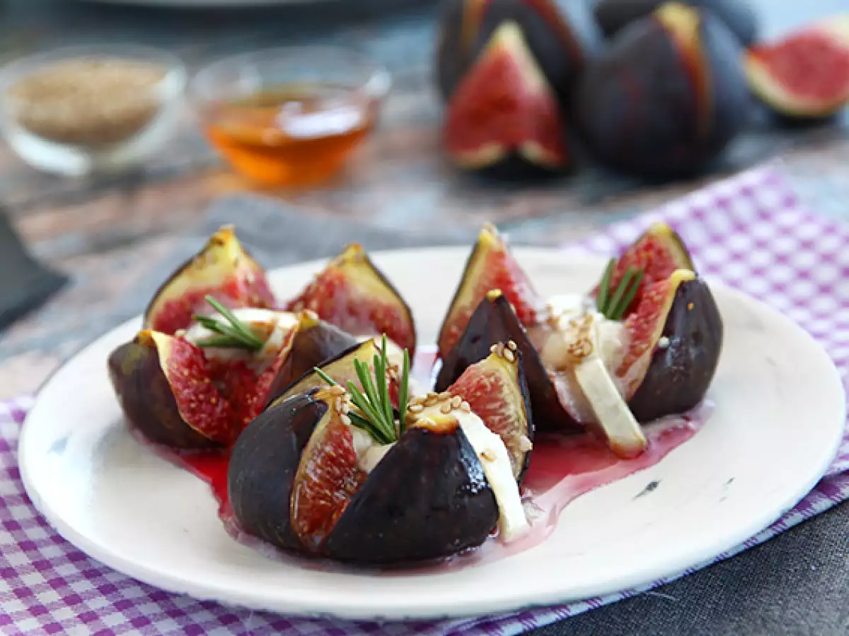Buah Tin Panggang dengan Keju Kambing dan Madu