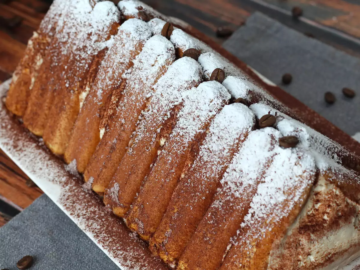 Bûche Tiramisu Bentuk Chalet Tanpa Cetakan untuk Pecinta Kopi - foto 3