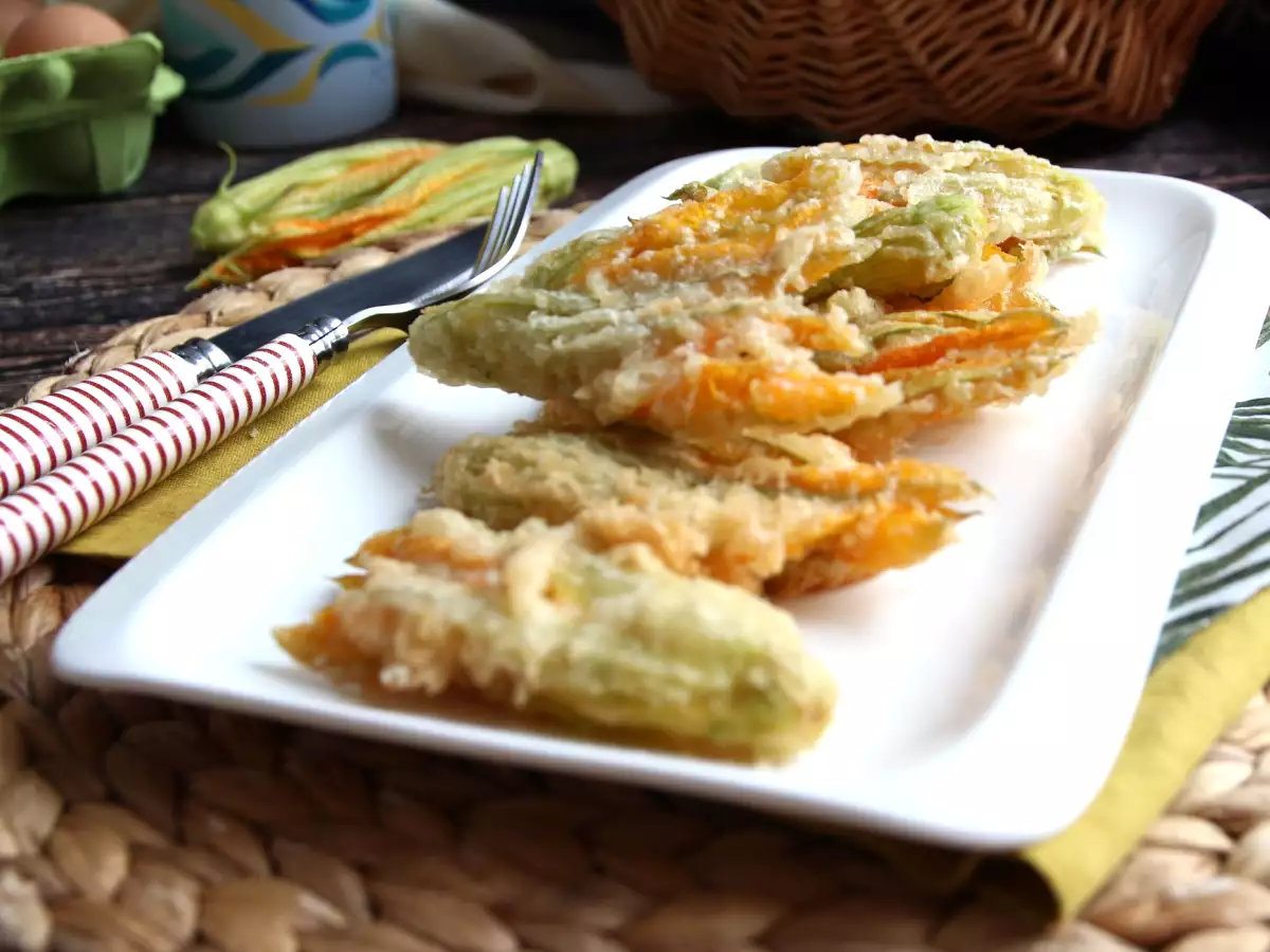 Bunga zucchini goreng, resep adonan dengan air soda - foto 2