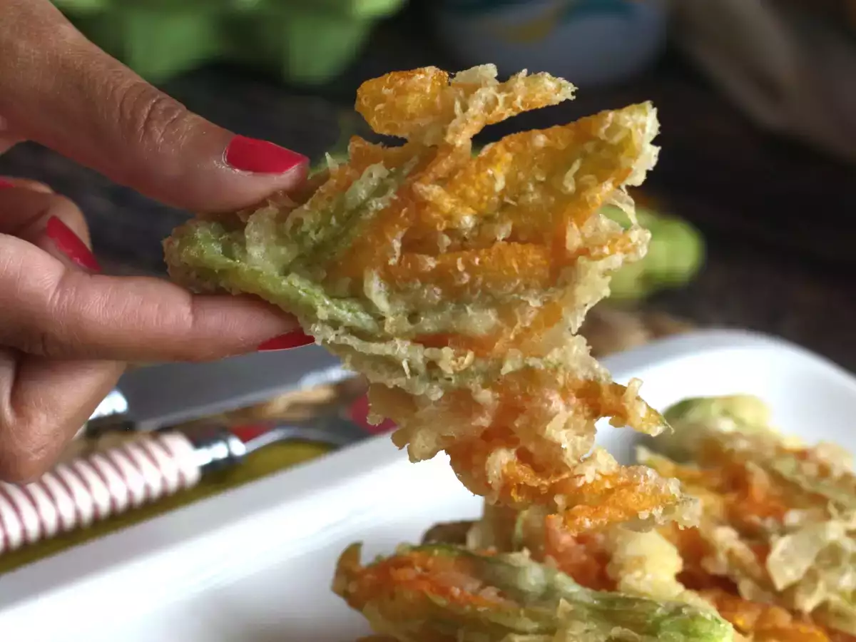 Bunga zucchini goreng, resep adonan dengan air soda - foto 4