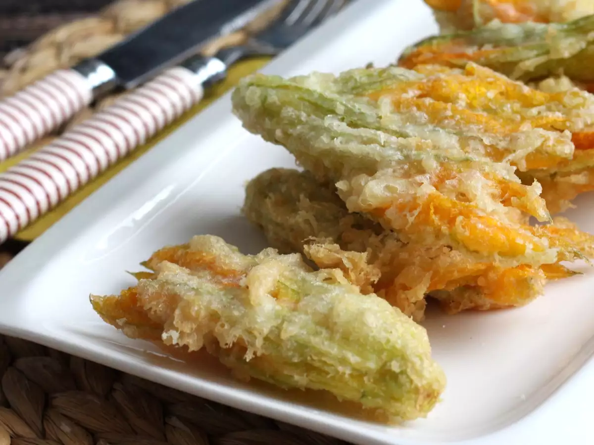Bunga zucchini goreng, resep adonan dengan air soda - foto 5