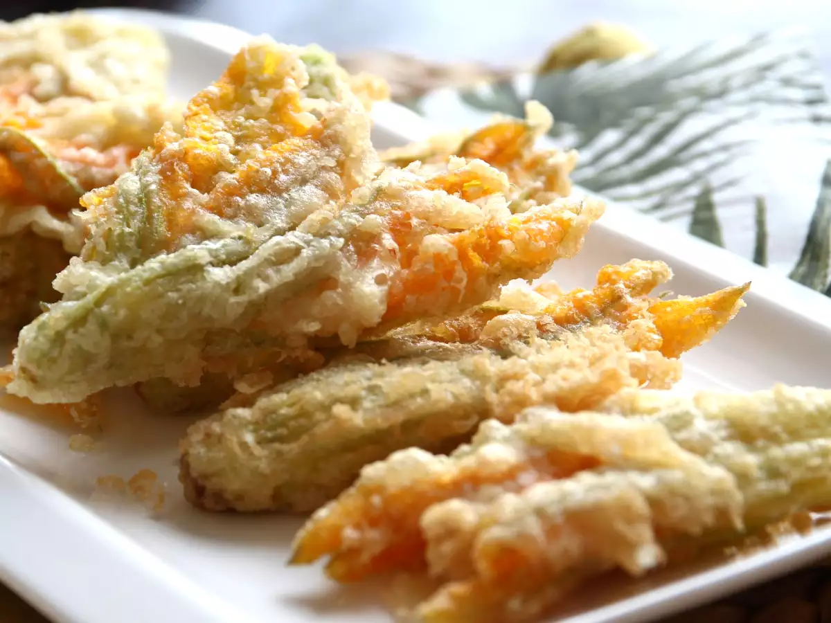 Bunga zucchini goreng, resep adonan dengan air soda - foto 6
