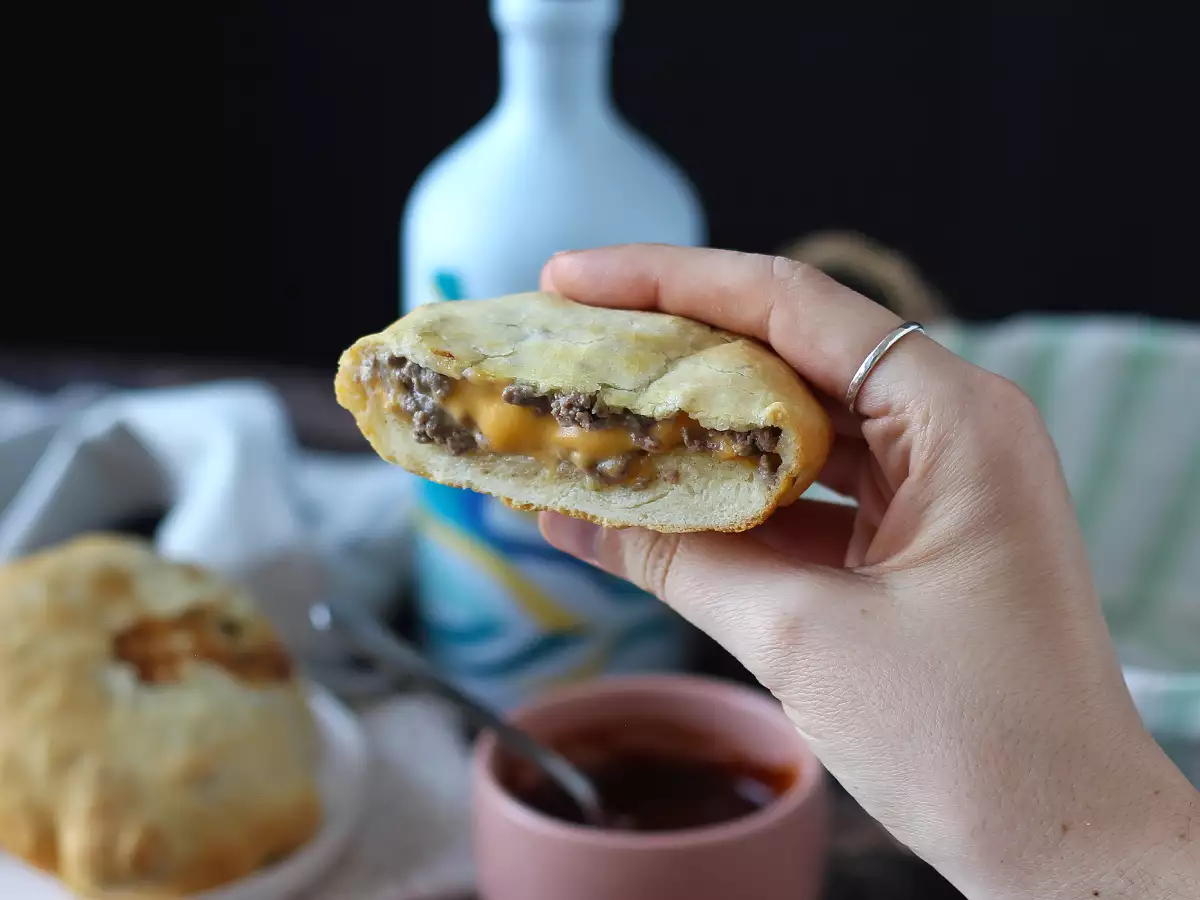 Burger dari adonan pizza di air fryer: cocok untuk makan malam cepat dan lezat - foto 3