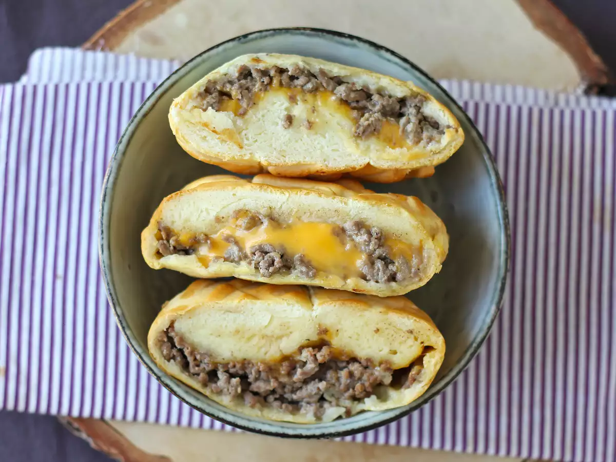 Burger dari adonan pizza di air fryer: cocok untuk makan malam cepat dan lezat - foto 4