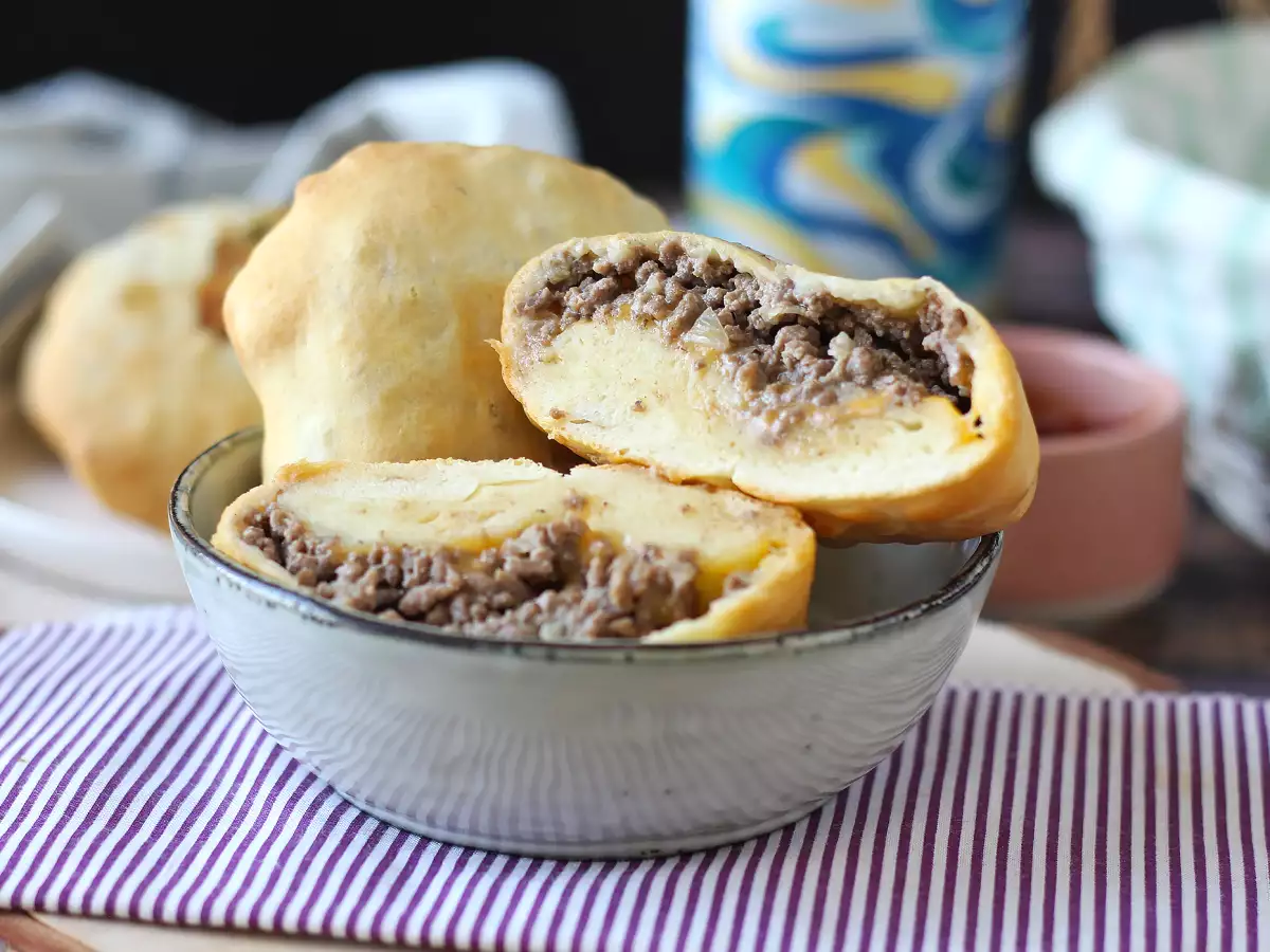Burger dari adonan pizza di air fryer: cocok untuk makan malam cepat dan lezat - foto 7