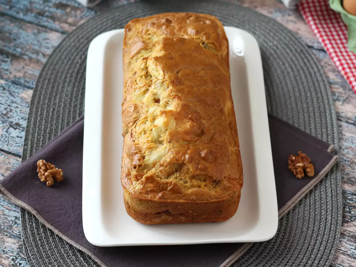 Cake Gurih dengan Bacon Asap, Keju Kambing, dan Kenari - foto 2