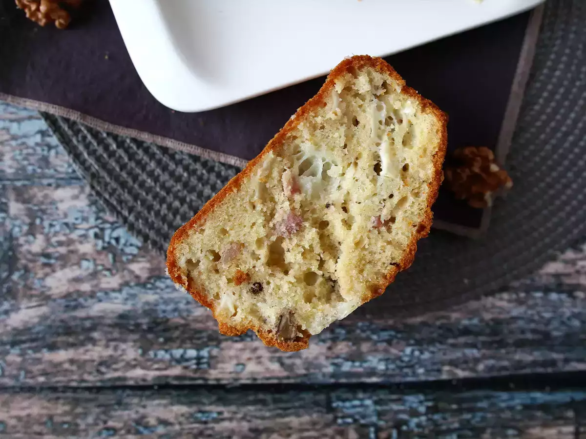 Cake Gurih dengan Bacon Asap, Keju Kambing, dan Kenari - foto 6