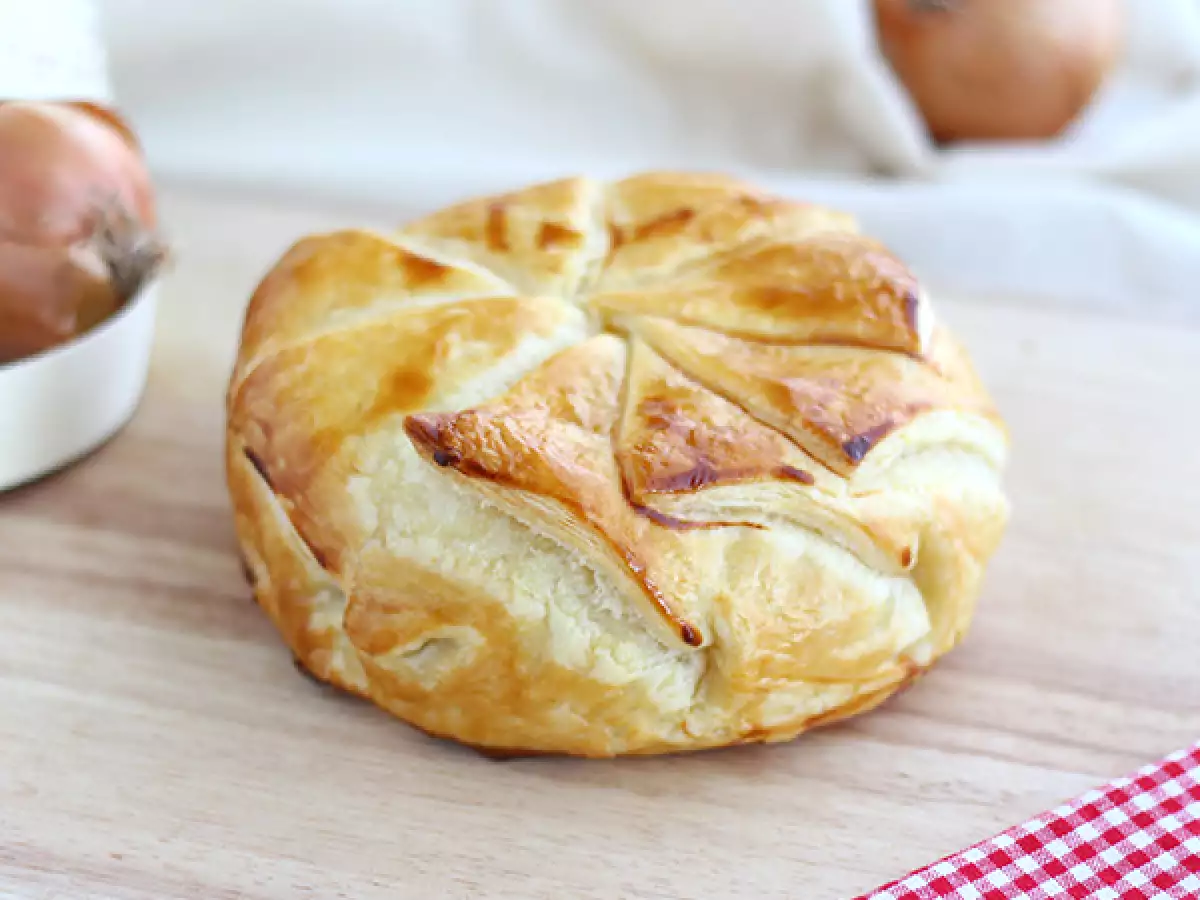 Camembert Berbalut Pastry dengan Ham dan Bawang Bombai - foto 3