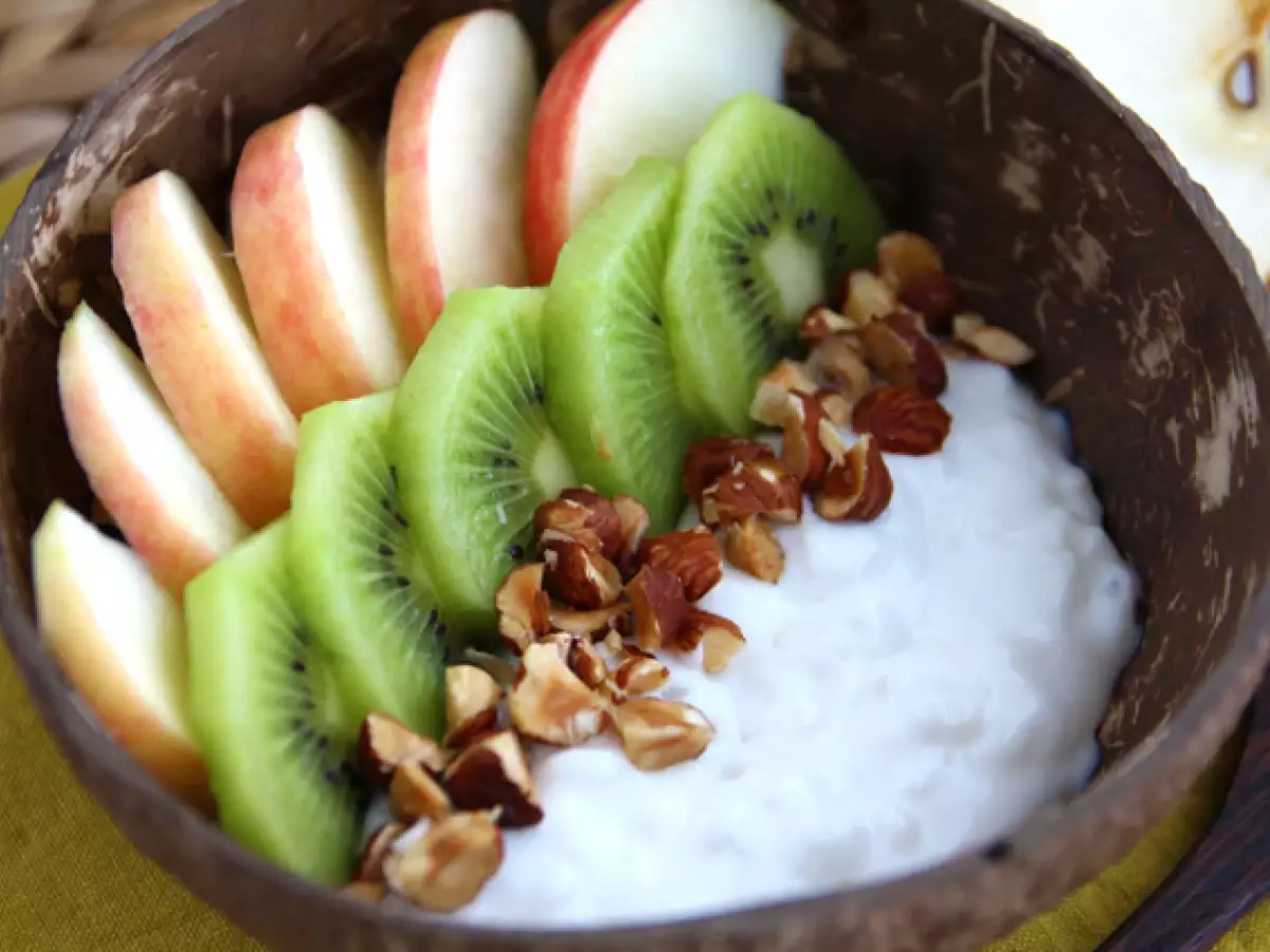 Camilan yoghurt kelapa, apel, kiwi, dan kemiri - foto 2