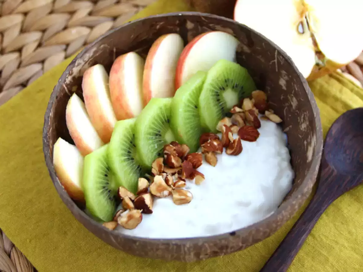 Camilan yoghurt kelapa, apel, kiwi, dan kemiri - foto 3