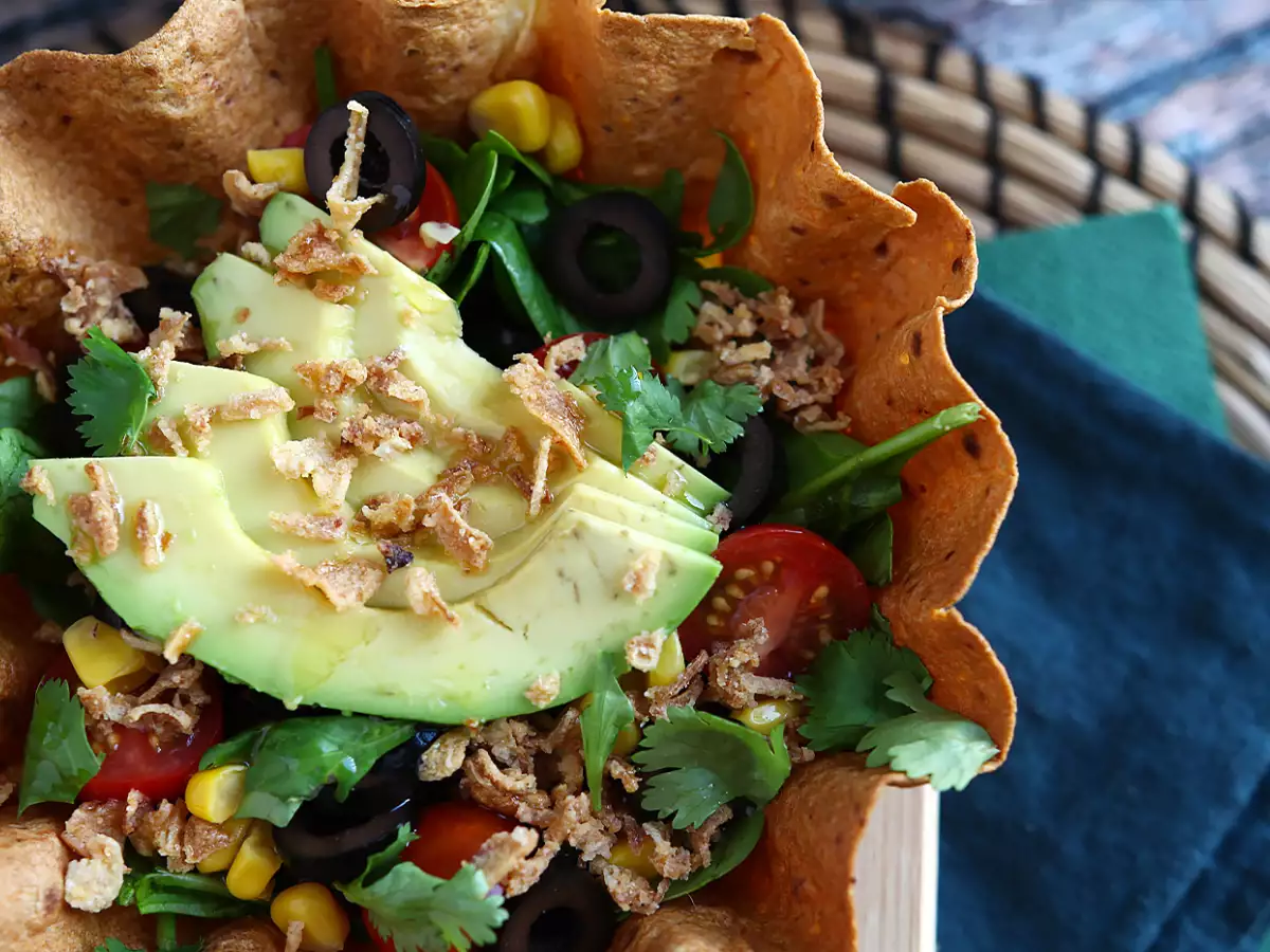 Cara membuat mangkuk tortilla: salad praktis tanpa perlu mencuci piring! - foto 3