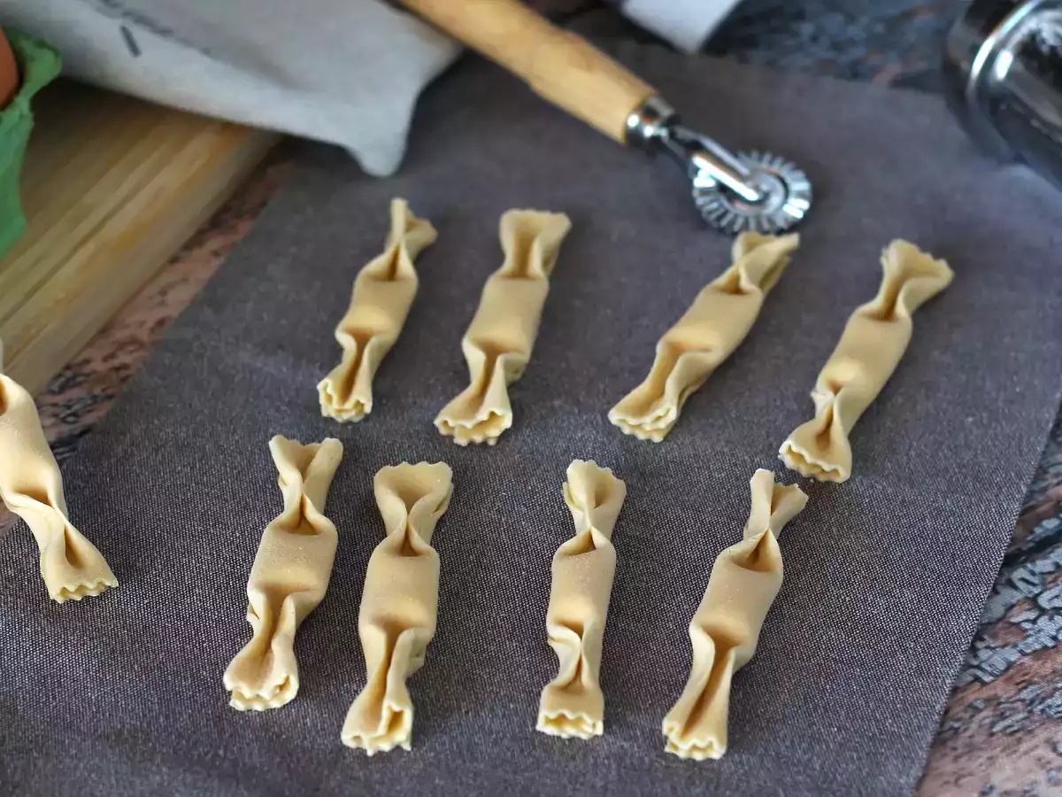 Caramelle, ravioli berbentuk permen dengan isian labu dan ricotta - foto 2