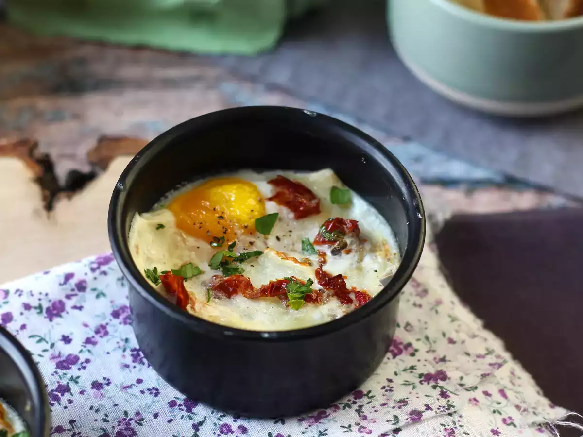 Casserole telur dengan keju kambing dan tomat kering di Air Fryer! - foto 6