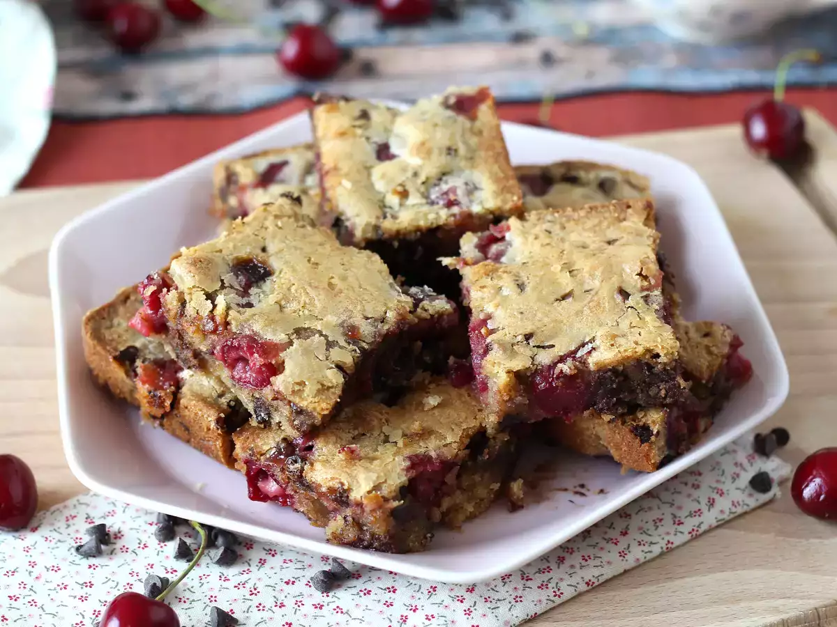 Ceri Blondie dan cokelat, kue renyah dan fondant yang sempurna - foto 3