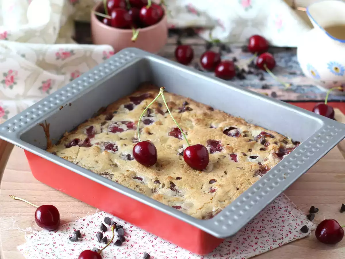 Ceri Blondie dan cokelat, kue renyah dan fondant yang sempurna - foto 4