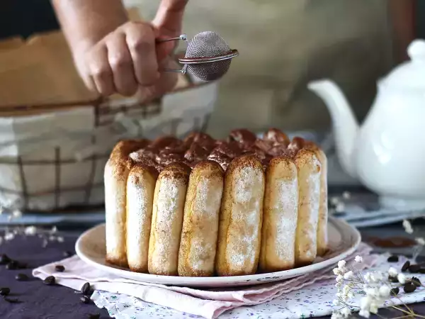 Resep Charlotte ala tiramisu yang lezat tanpa telur