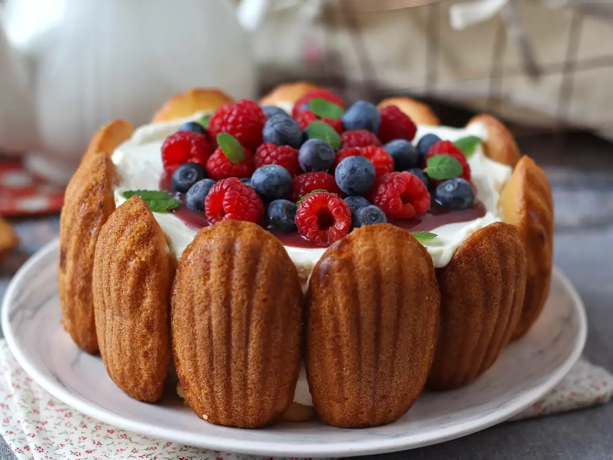 Charlotte Buah Beri dengan Madeleines - foto 4