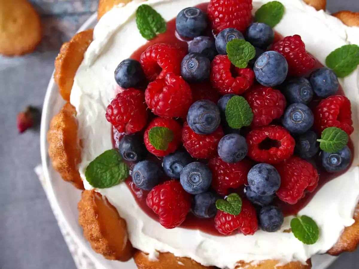 Charlotte buah merah dengan madeleine - foto 2