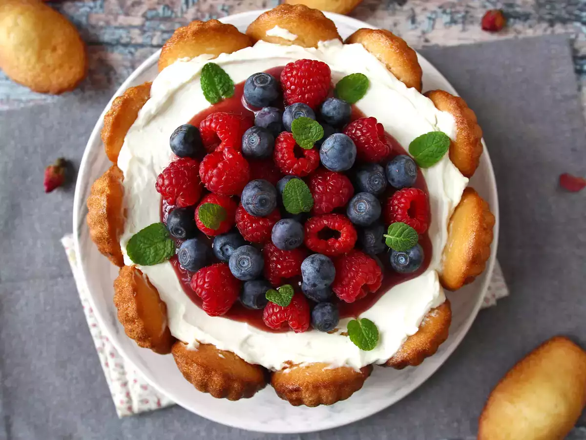 Charlotte buah merah dengan madeleine - foto 5