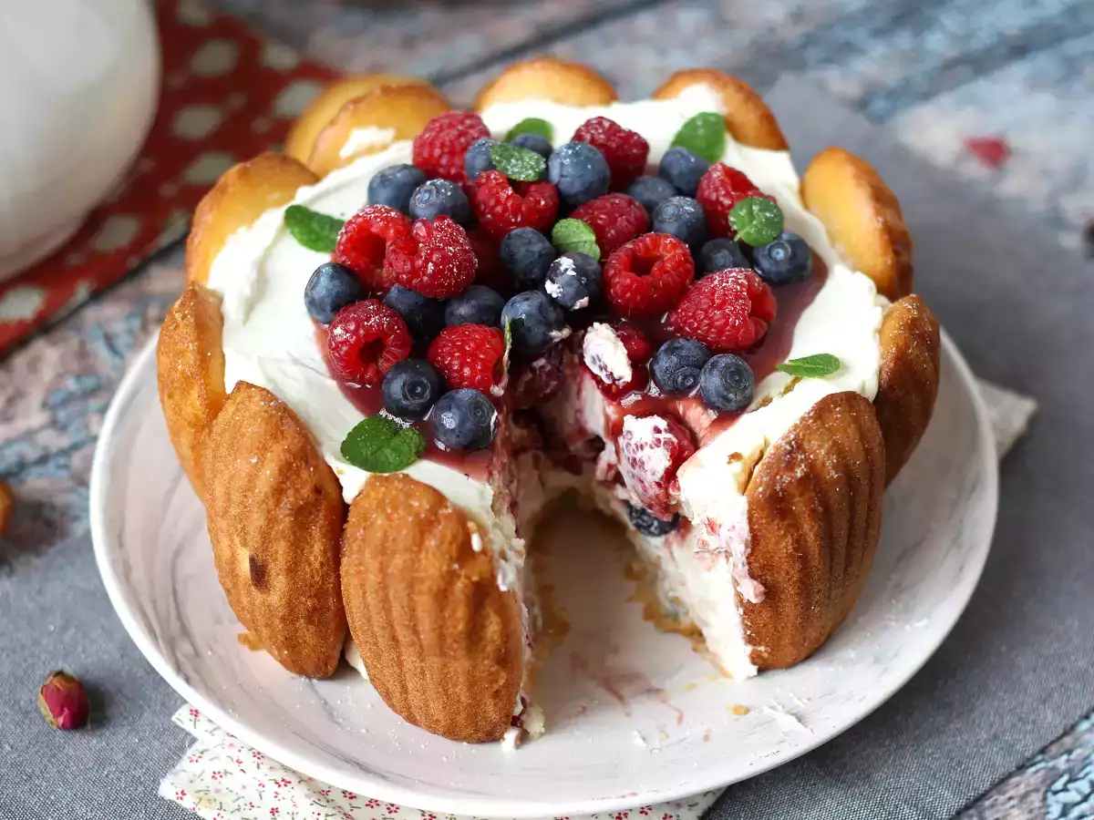 Charlotte buah merah dengan madeleine - foto 8