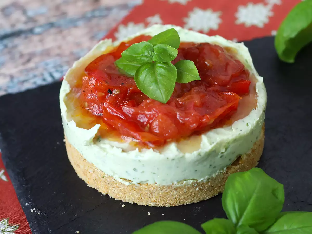 Cheesecake Gurih Mini dengan Kemangi dan Tomat Ceri: Ide Lezat untuk Prasmanan dan Jamuan - foto 2