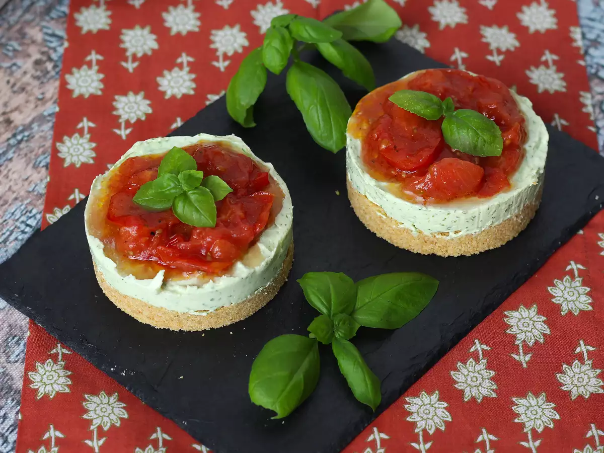 Cheesecake Gurih Mini dengan Kemangi dan Tomat Ceri: Ide Lezat untuk Prasmanan dan Jamuan - foto 5