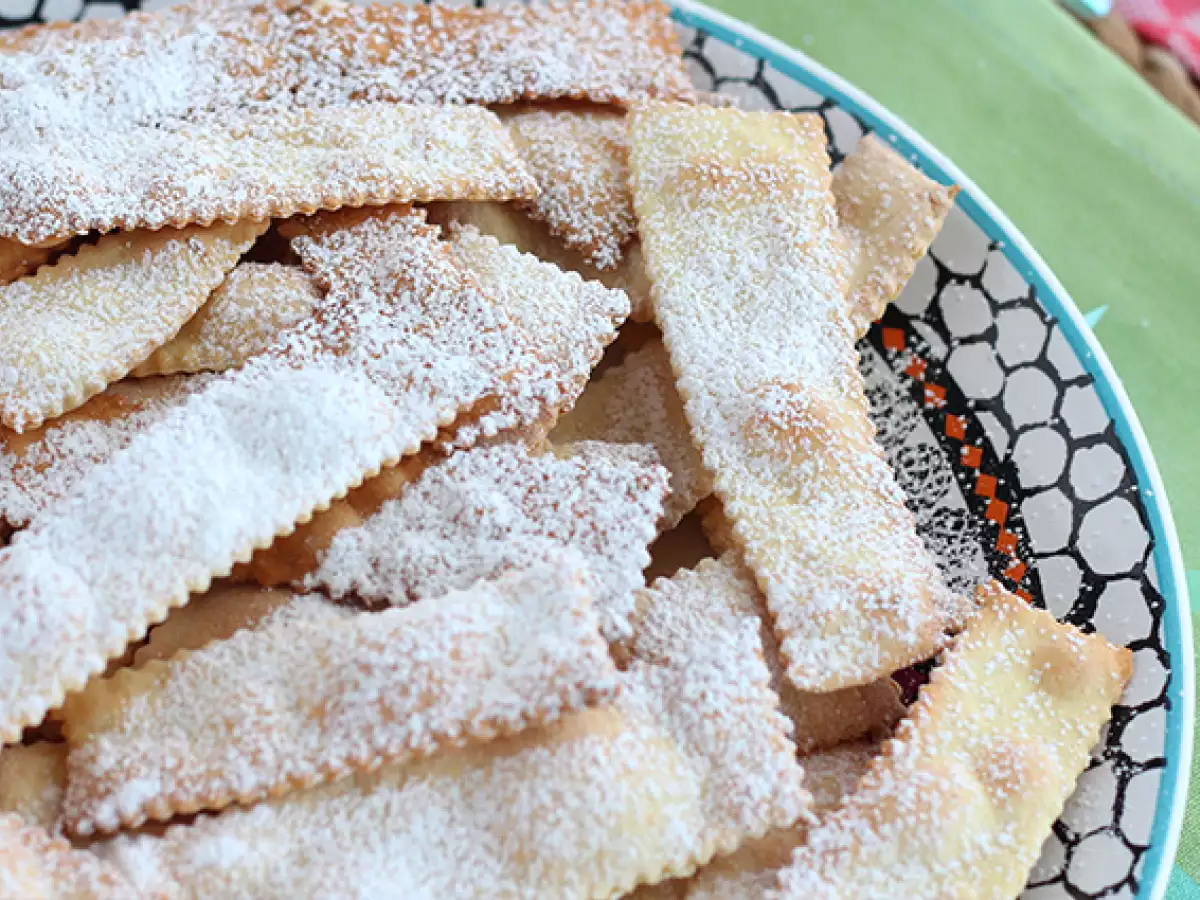 Chiacchiere di Carnevale – bugnes Italia panggang - foto 2