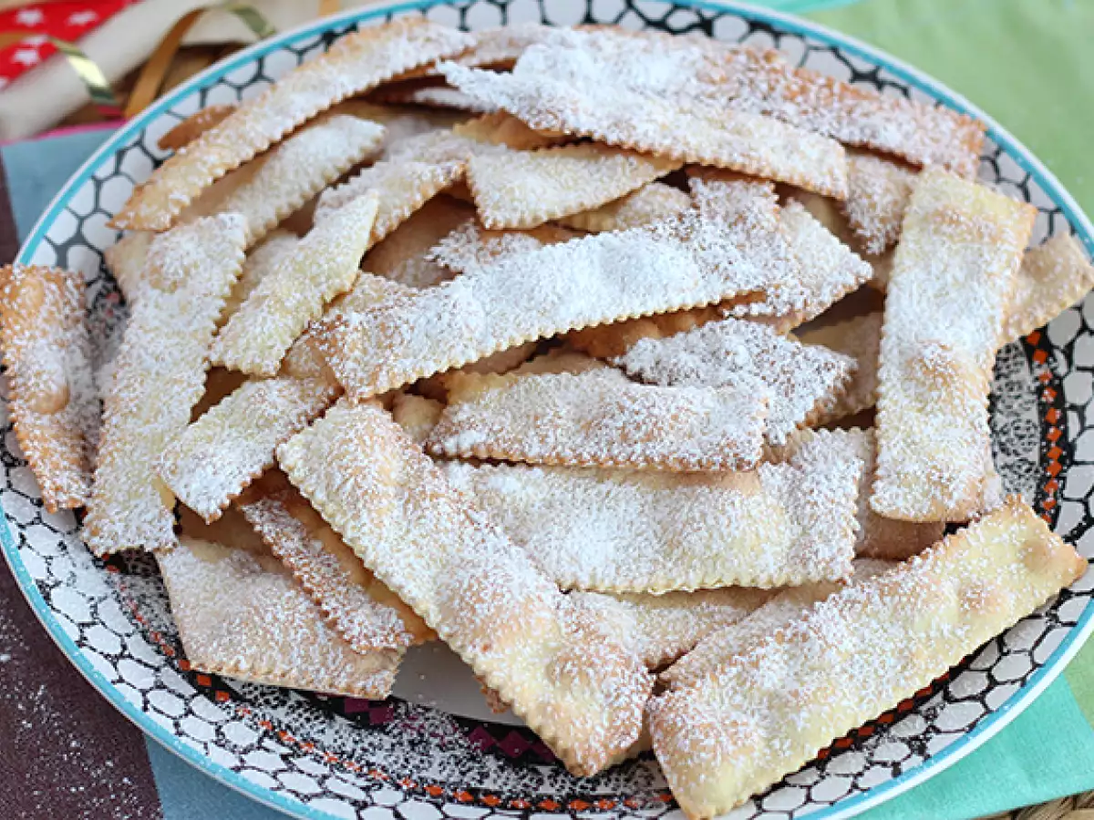 Chiacchiere di Carnevale – bugnes Italia panggang - foto 4