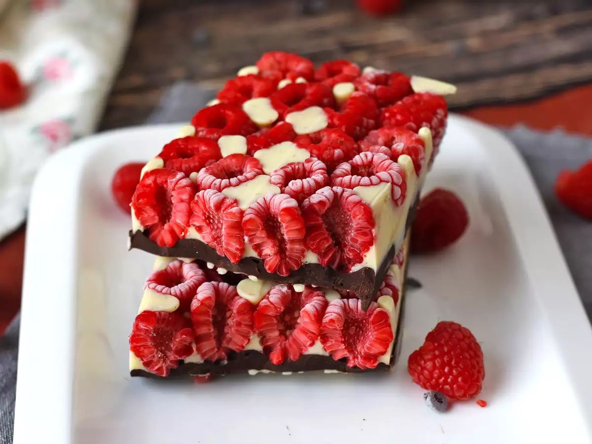 Cokelat batangan ala Franui dengan raspberry, cokelat putih, dan cokelat hitam! - foto 6