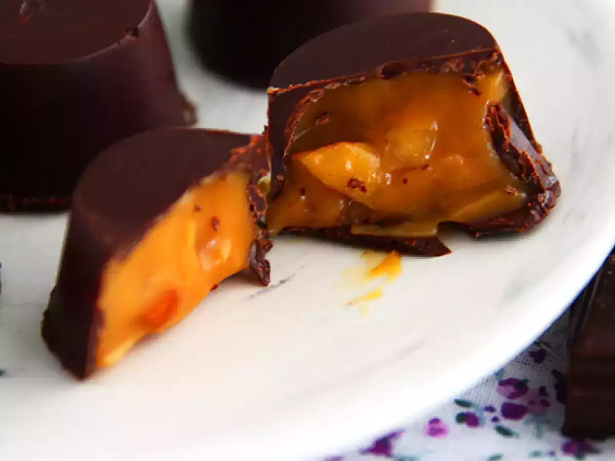 Cokelat Isi Karamel Mentega Asin dan Almond - foto 2
