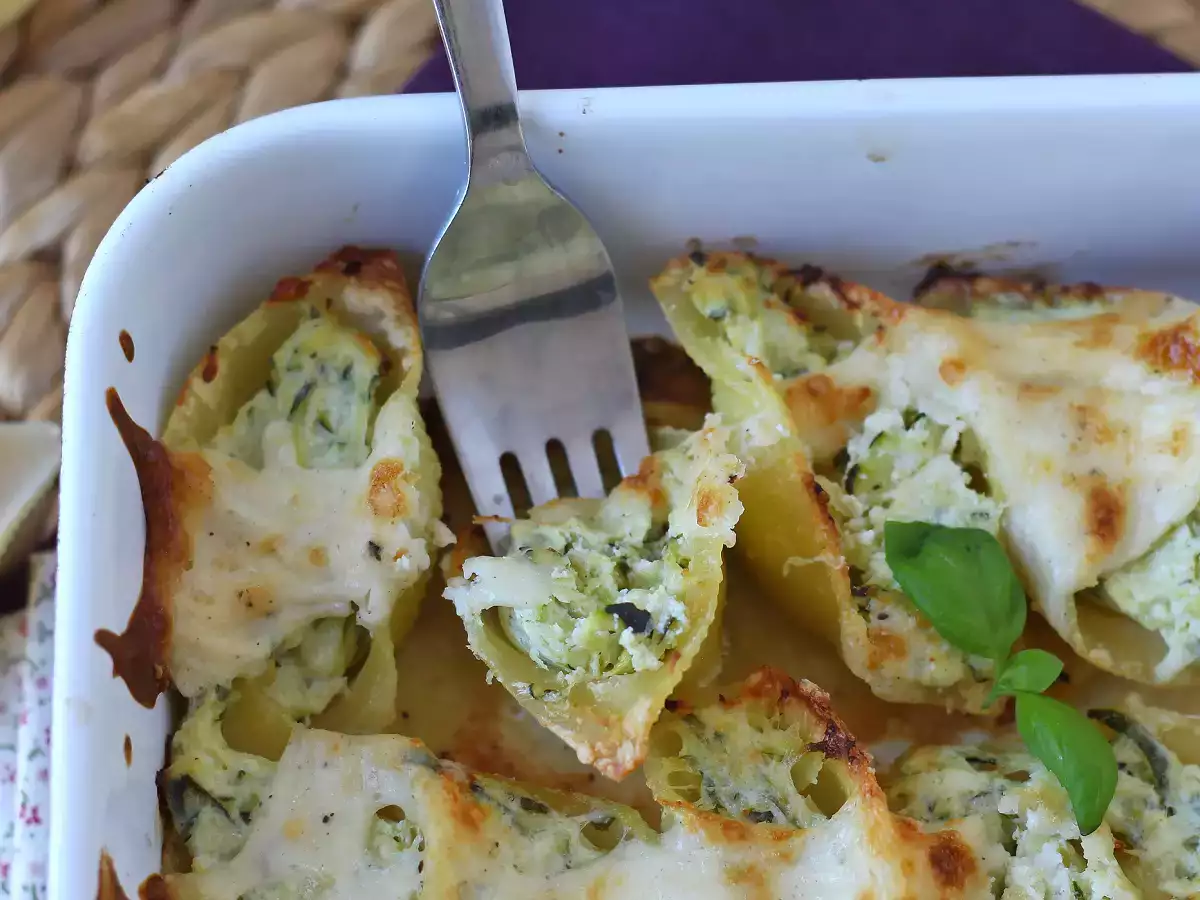 Conchiglioni diisi dengan ricotta, cukini, dan lemon: krim dan au gratin di dalam oven - foto 4