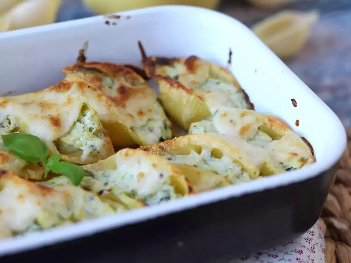 Conchiglioni diisi dengan ricotta, cukini, dan lemon: krim dan au gratin di dalam oven - foto 5