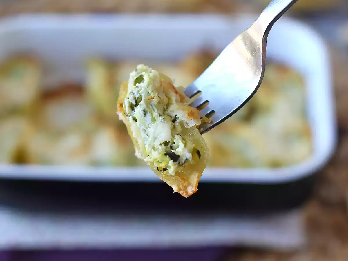 Conchiglioni diisi dengan ricotta, cukini, dan lemon: krim dan au gratin di dalam oven - foto 7