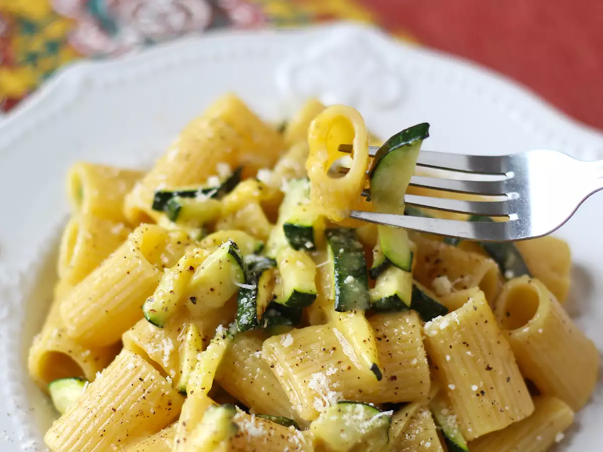 Courgette Carbonara: resep vegetarian yang mudah dibuat - foto 2