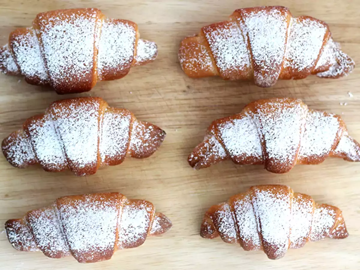 Croissant dengan susu kental manis - foto 3