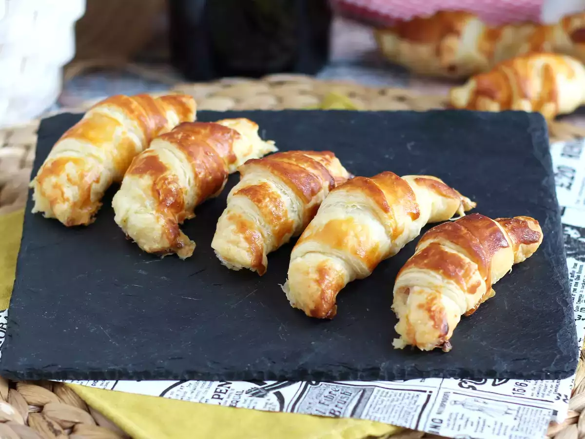 Croissant Puff Pastry Isi Saus Béchamel, Ham, dan Keju - foto 2