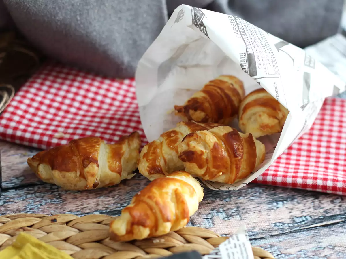 Croissant Puff Pastry Isi Saus Béchamel, Ham, dan Keju - foto 3