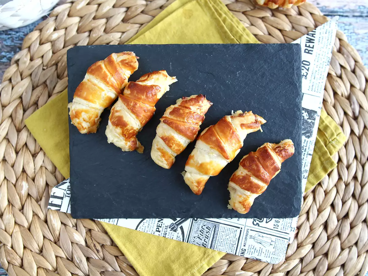 Croissant Puff Pastry Isi Saus Béchamel, Ham, dan Keju - foto 6