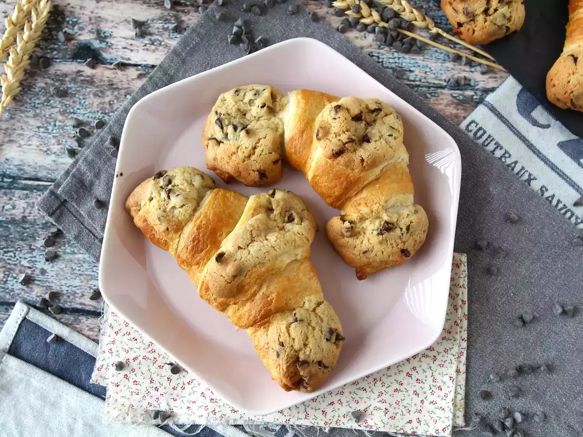 Croissant yang sangat lezat dan sangat mudah. Kombinasi sempurna antara croissant dan kue! - foto 5