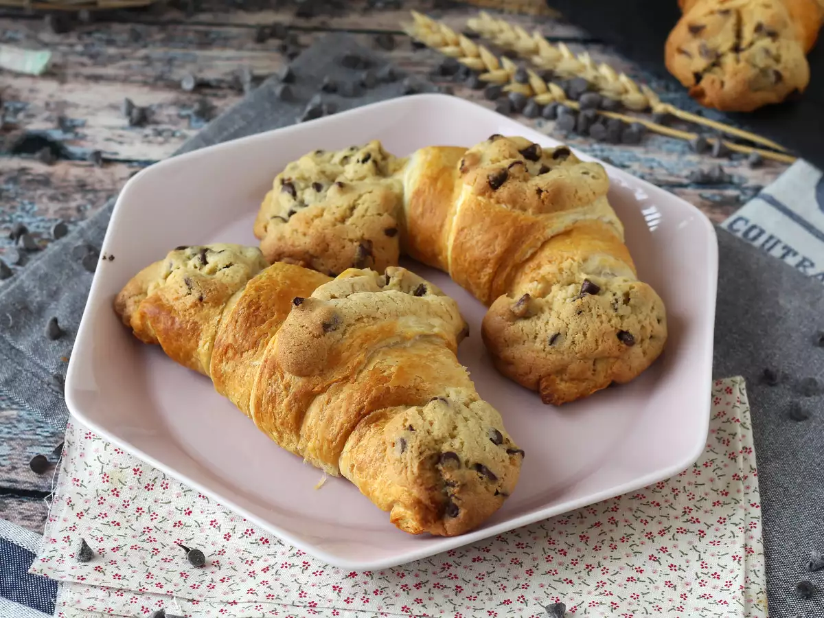 Croissant yang sangat lezat dan sangat mudah. Kombinasi sempurna antara croissant dan kue! - foto 7
