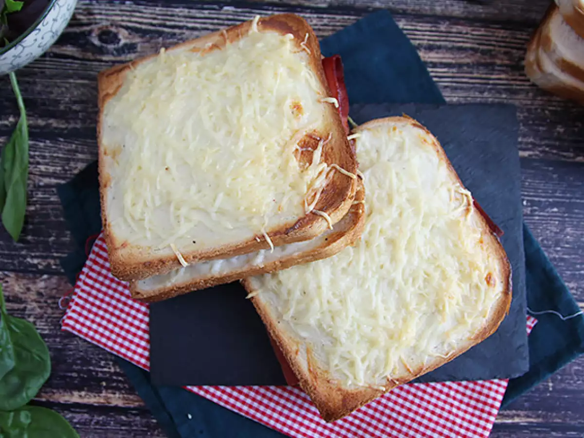 Croque-monsieur lezat dengan saus béchamel - foto 4