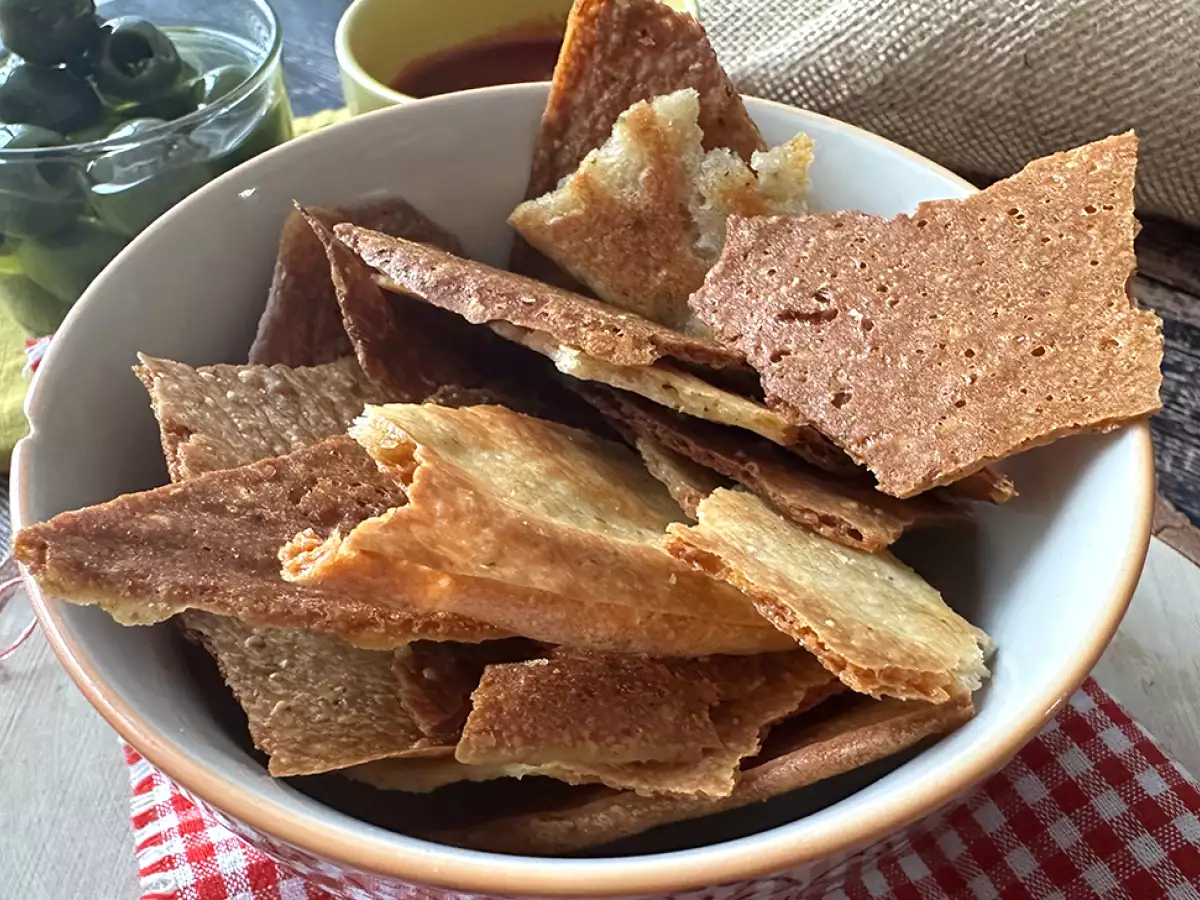 Crostini, camilan pembuka berbahan parmesan yang renyah - foto 4