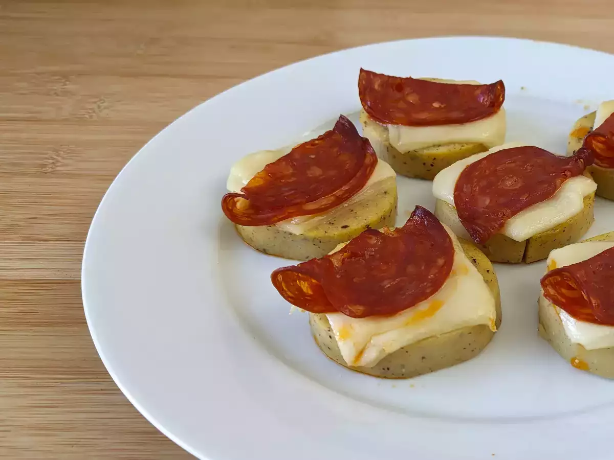 Crostini Polenta dengan Keju Scamorza dan Salami Pedas - foto 3