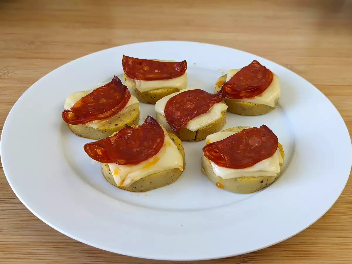 Crostini Polenta dengan Keju Scamorza dan Salami Pedas - foto 4