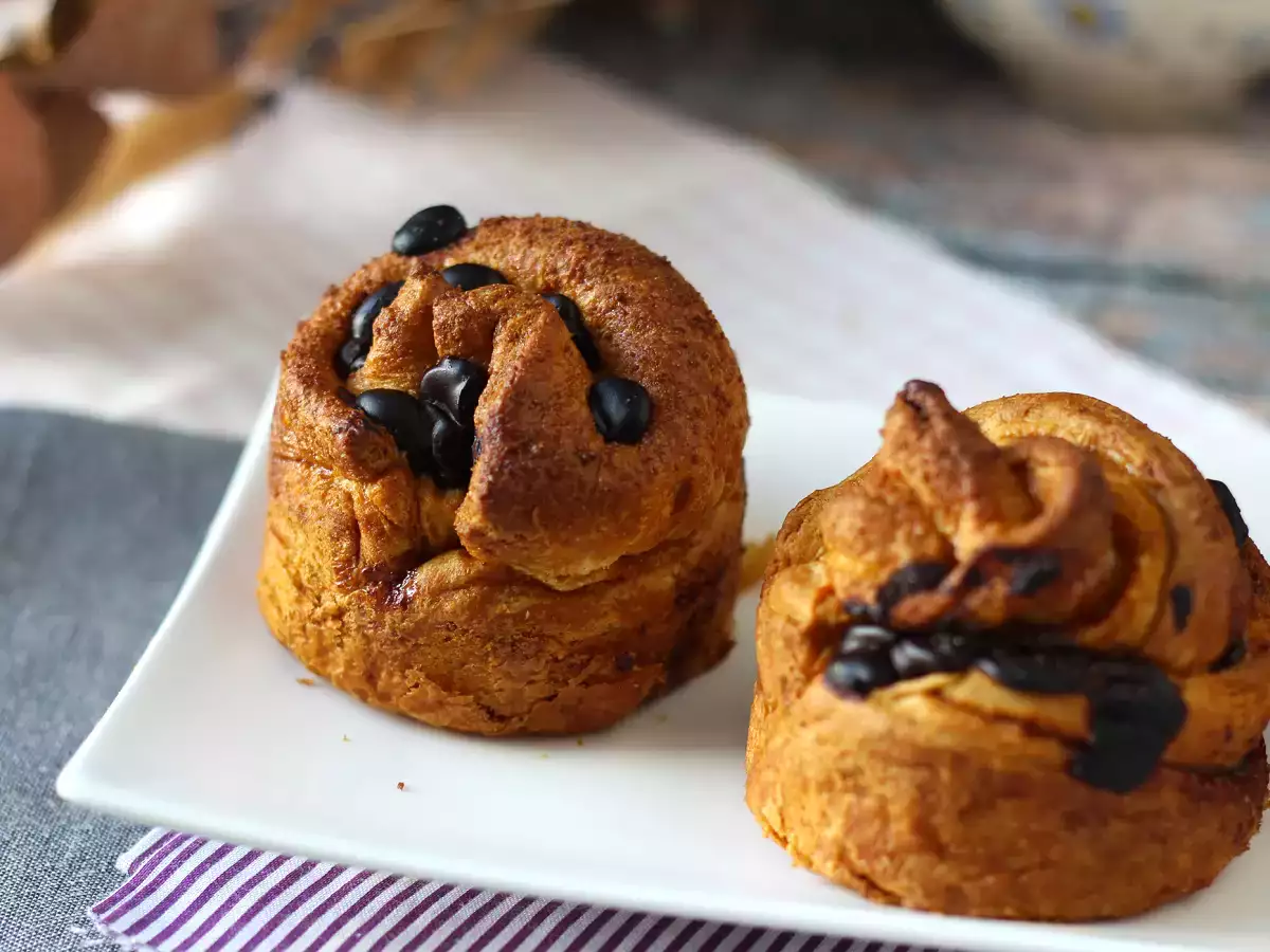 Cruffin, kombinasi croissant dan muffin, dengan puding dan cokelat - foto 4