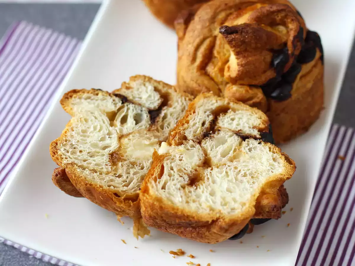 Cruffin, kombinasi croissant dan muffin, dengan puding dan cokelat - foto 8
